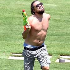 Леонардо ди Каприо испадна дек е дрег квин.